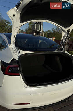 Седан Tesla Model 3 2020 в Львове