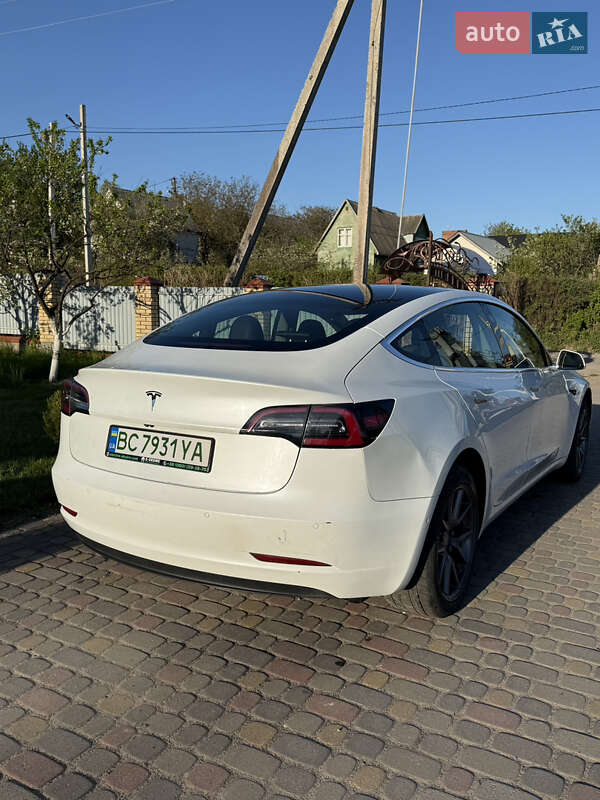 Седан Tesla Model 3 2020 в Львові