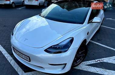 Седан Tesla Model 3 2021 в 