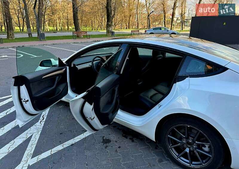 Седан Tesla Model 3 2021 в Хмельницком