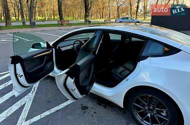 Седан Tesla Model 3 2021 в 