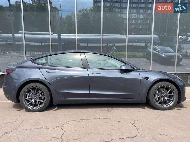 Седан Tesla Model 3 2023 в Києві