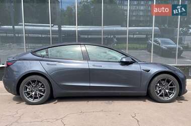 Седан Tesla Model 3 2023 в 