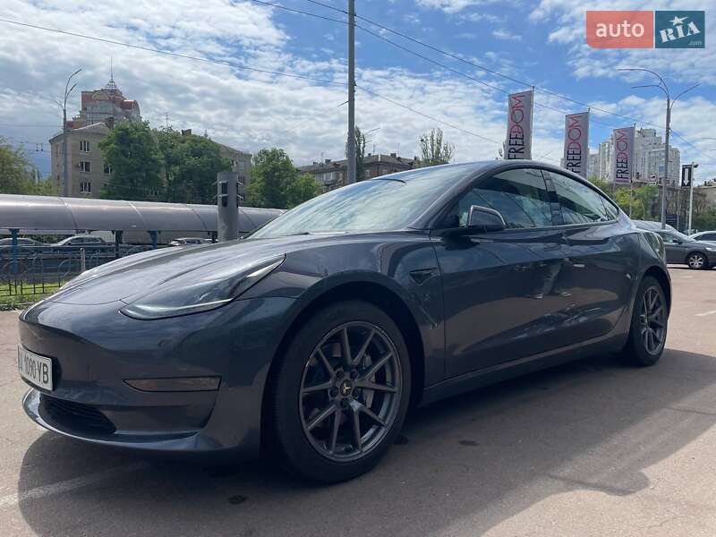 Седан Tesla Model 3 2023 в Києві