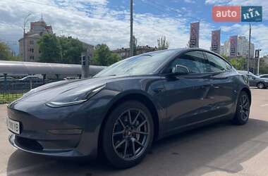 Седан Tesla Model 3 2023 в 