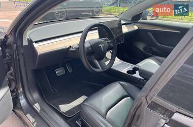 Седан Tesla Model 3 2023 в 