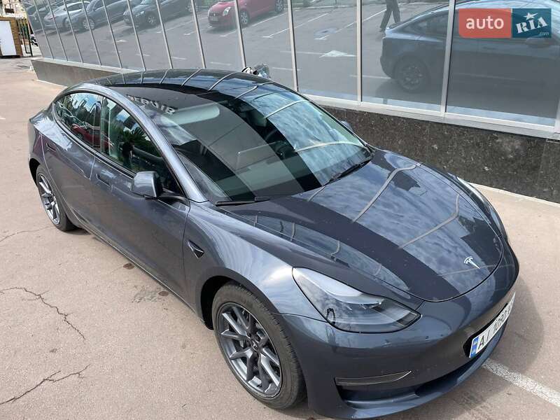 Седан Tesla Model 3 2023 в Києві