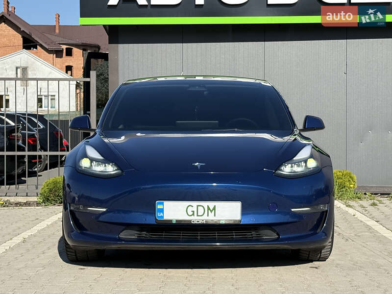 Седан Tesla Model 3 2022 в Львові