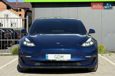 Седан Tesla Model 3 2022 в 
