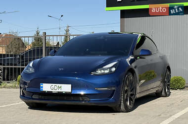 Седан Tesla Model 3 2022 в 