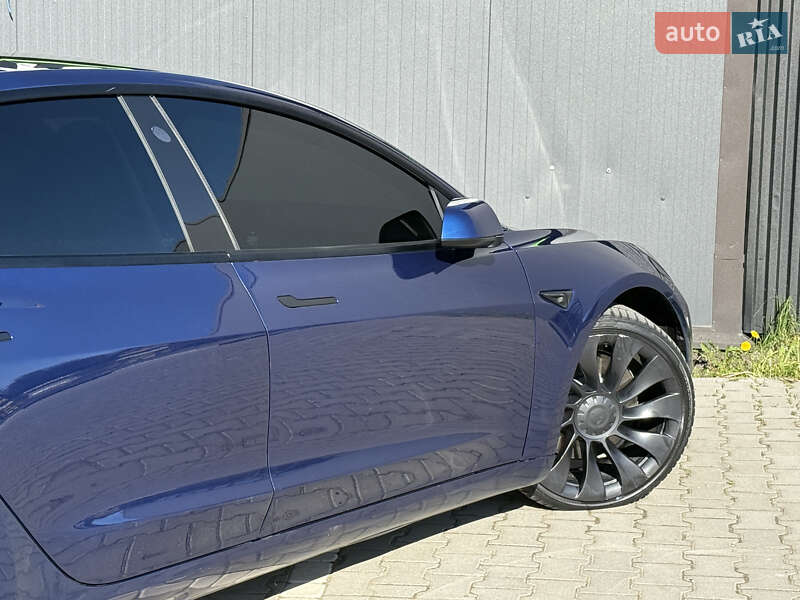 Седан Tesla Model 3 2022 в Львові