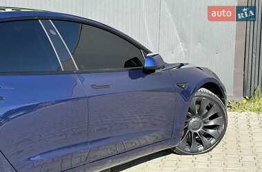Седан Tesla Model 3 2022 в 