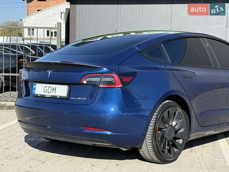 Седан Tesla Model 3 2022 в Львові