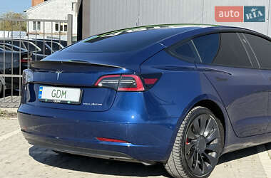 Седан Tesla Model 3 2022 в 