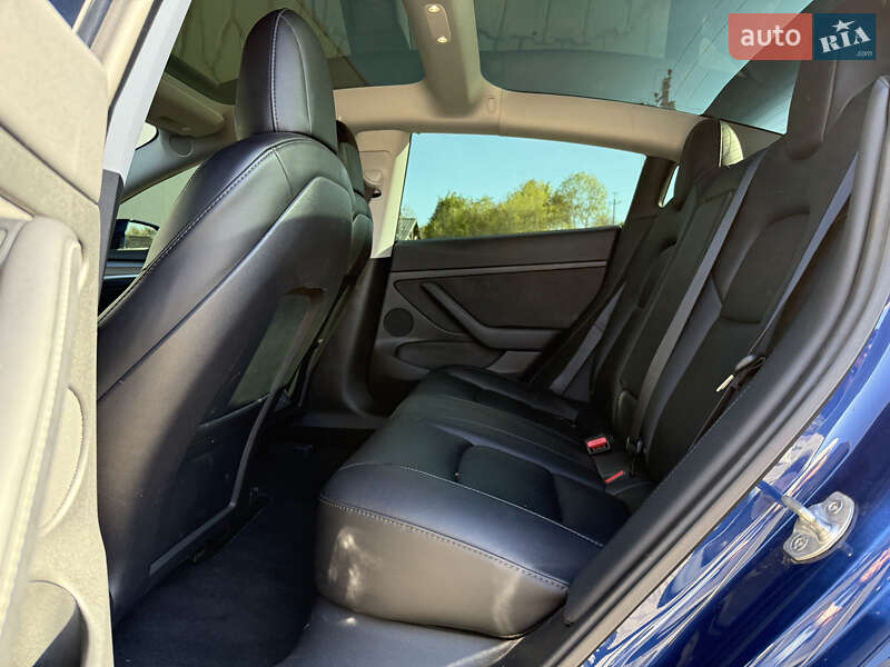 Седан Tesla Model 3 2022 в Львові