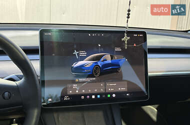 Седан Tesla Model 3 2022 в 
