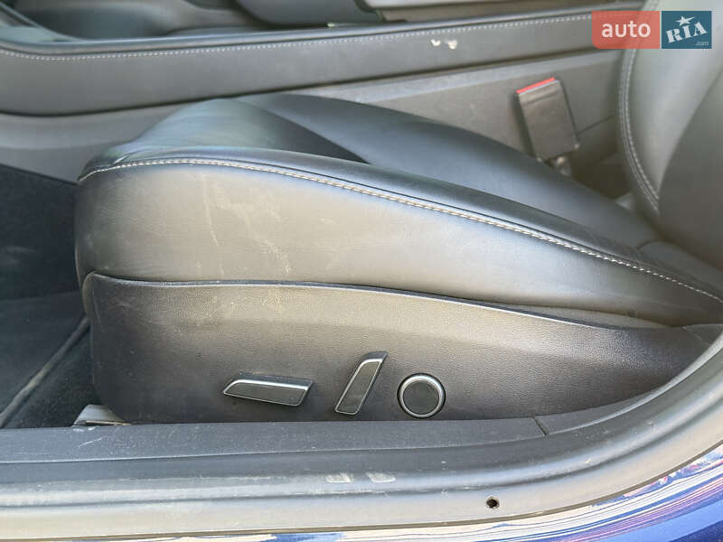 Седан Tesla Model 3 2022 в Львові