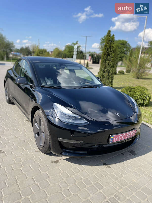 Седан Tesla Model 3 2022 в 