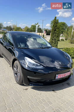 Седан Tesla Model 3 2022 в 