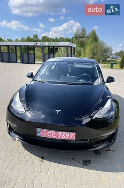 Седан Tesla Model 3 2022 в 