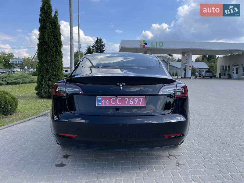 Седан Tesla Model 3 2022 в Самборі