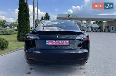 Седан Tesla Model 3 2022 в 