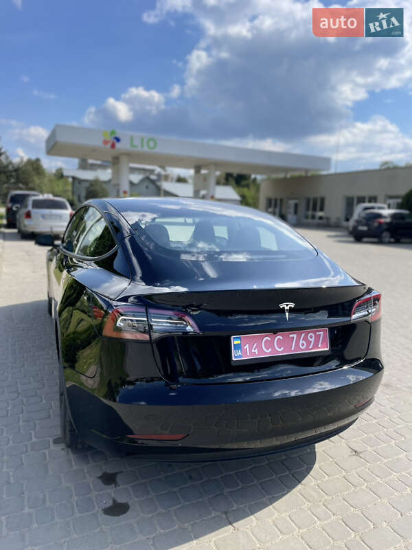 Седан Tesla Model 3 2022 в Самборі