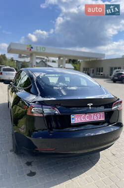 Седан Tesla Model 3 2022 в 