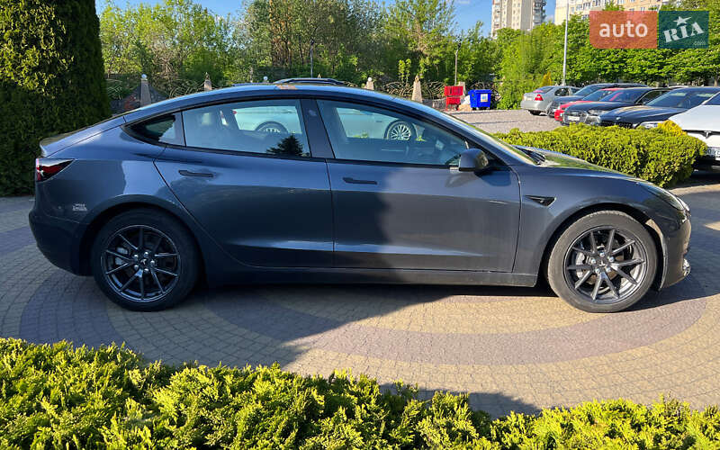 Седан Tesla Model 3 2022 в Львове