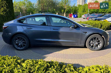 Седан Tesla Model 3 2022 в 