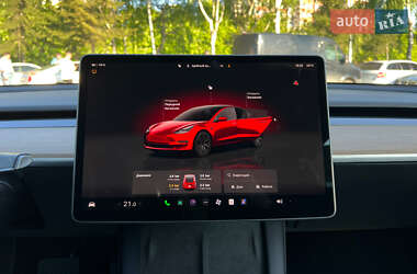 Седан Tesla Model 3 2022 в 