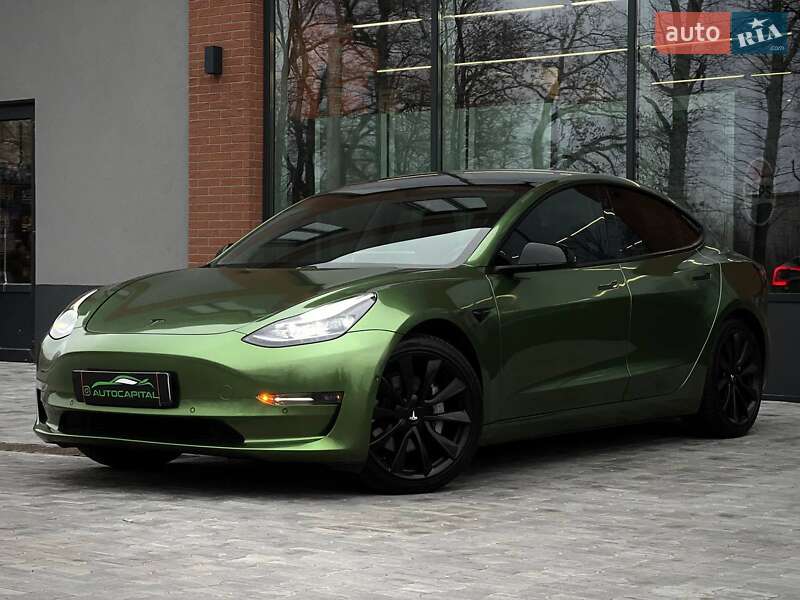Седан Tesla Model 3 2021 в 