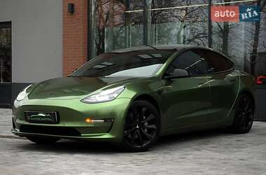 Седан Tesla Model 3 2021 в 