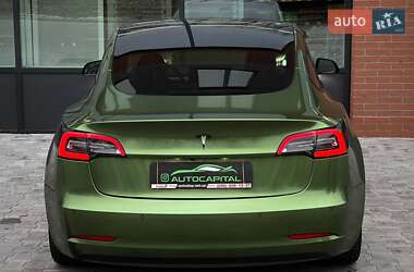 Седан Tesla Model 3 2021 в 