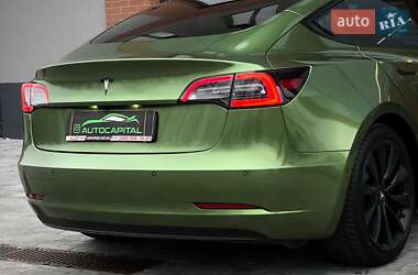 Седан Tesla Model 3 2021 в 