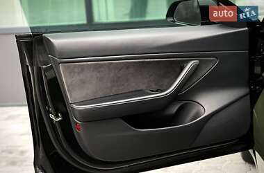 Седан Tesla Model 3 2021 в 