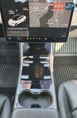 Седан Tesla Model 3 2020 в 
