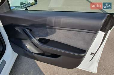 Седан Tesla Model 3 2020 в 