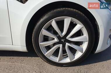 Седан Tesla Model 3 2020 в 