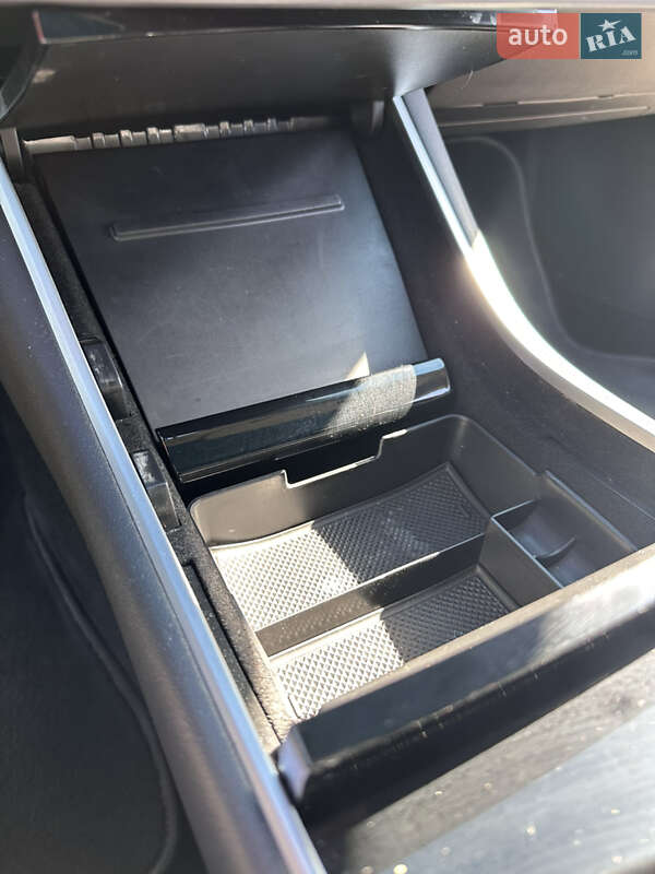 Седан Tesla Model 3 2019 в Виннице