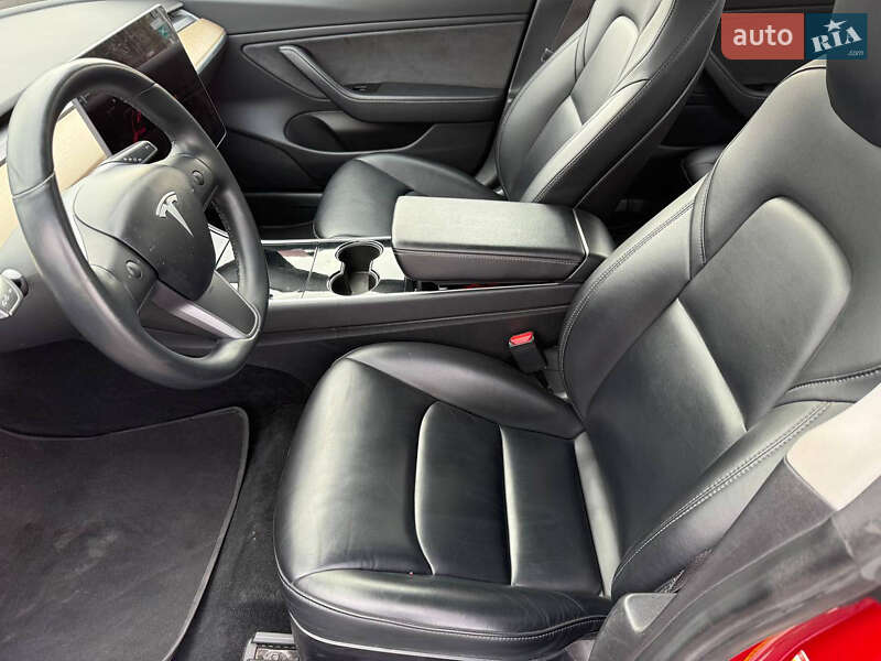 Седан Tesla Model 3 2019 в Одесі