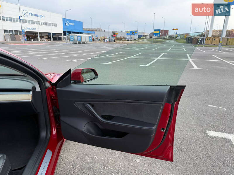 Седан Tesla Model 3 2019 в Одесі