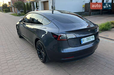 Седан Tesla Model 3 2022 в 