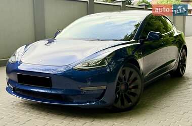 Седан Tesla Model 3 2022 в 