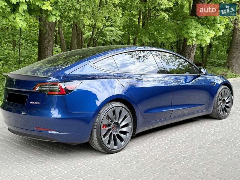 Седан Tesla Model 3 2022 в Львове