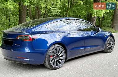 Седан Tesla Model 3 2022 в 