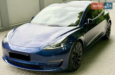 Седан Tesla Model 3 2022 в 