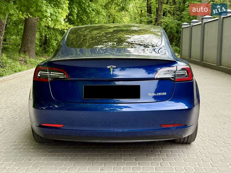 Седан Tesla Model 3 2022 в Львове