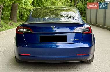 Седан Tesla Model 3 2022 в 