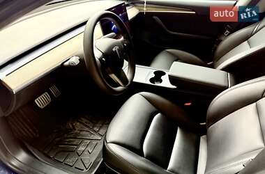 Седан Tesla Model 3 2022 в 